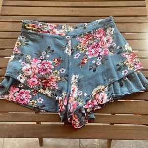 4 /$25

Bundle any 4 items for $25 - Floral Shorts